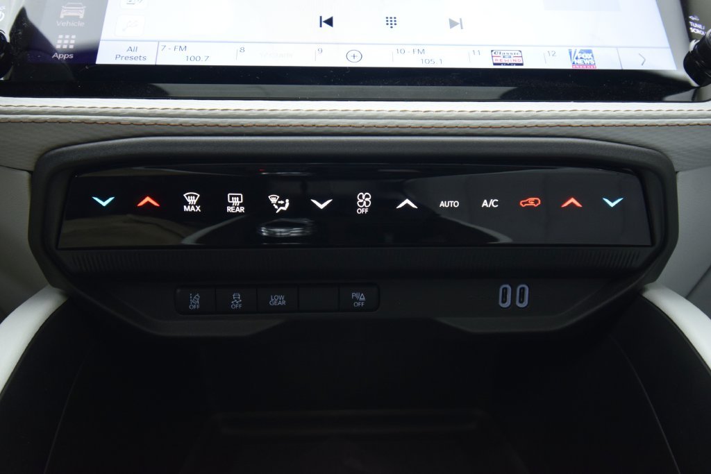 New 2026 Diamond Black Crystal Pearl-Coat Exterior Paint Jeep Limited image 29
