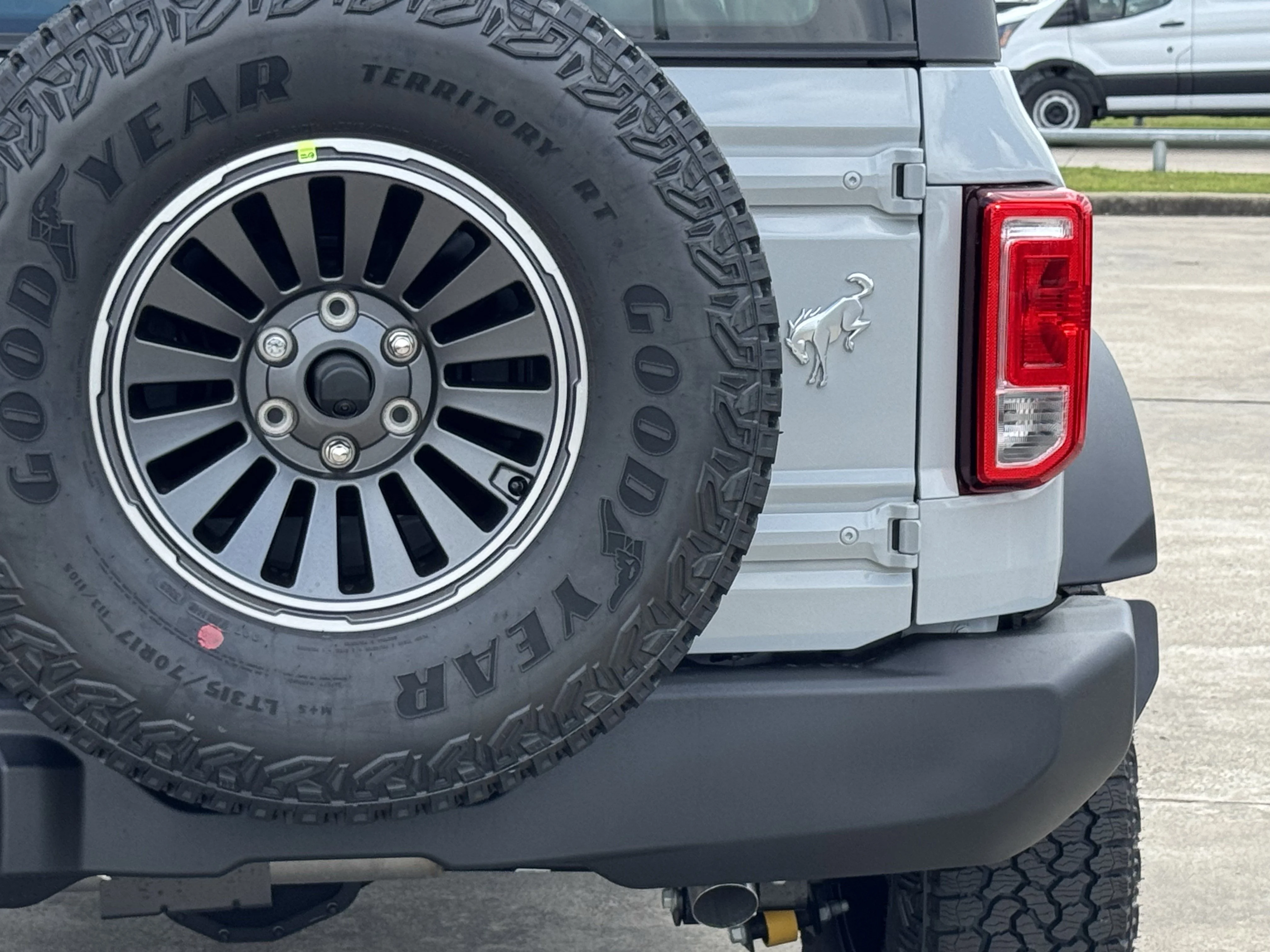 New 2026 Avalanche Gray Ford Base image 9