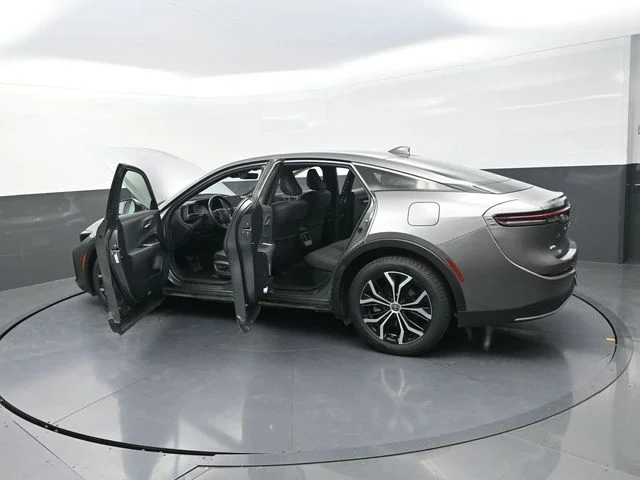 Used 2023  Toyota XLE image 42