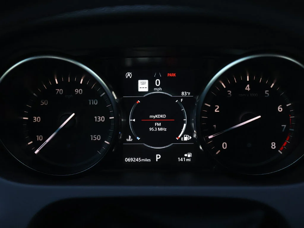 Used 2019  Land Rover  image 30