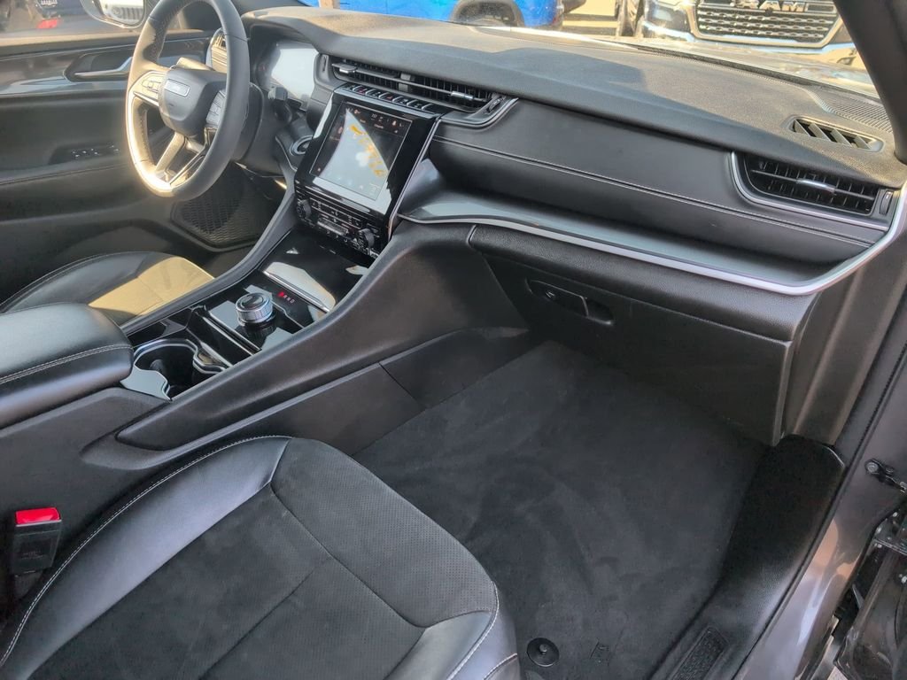 Used 2023 Gray Jeep Altitude image 29