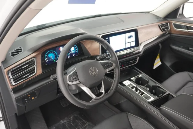 New 2026 Opal White Pearl Volkswagen 2.0T SE w/Technology image 18