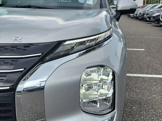 2024 Mitsubishi Outlander SE - Photo 8