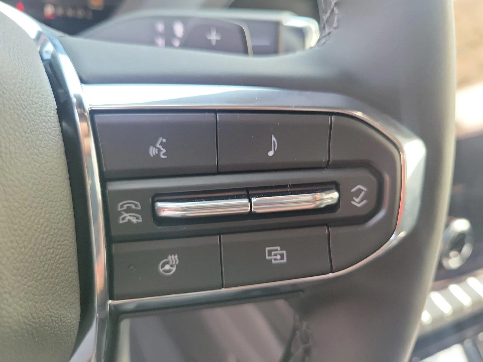 2026 GMC Yukon Denali - Photo 24