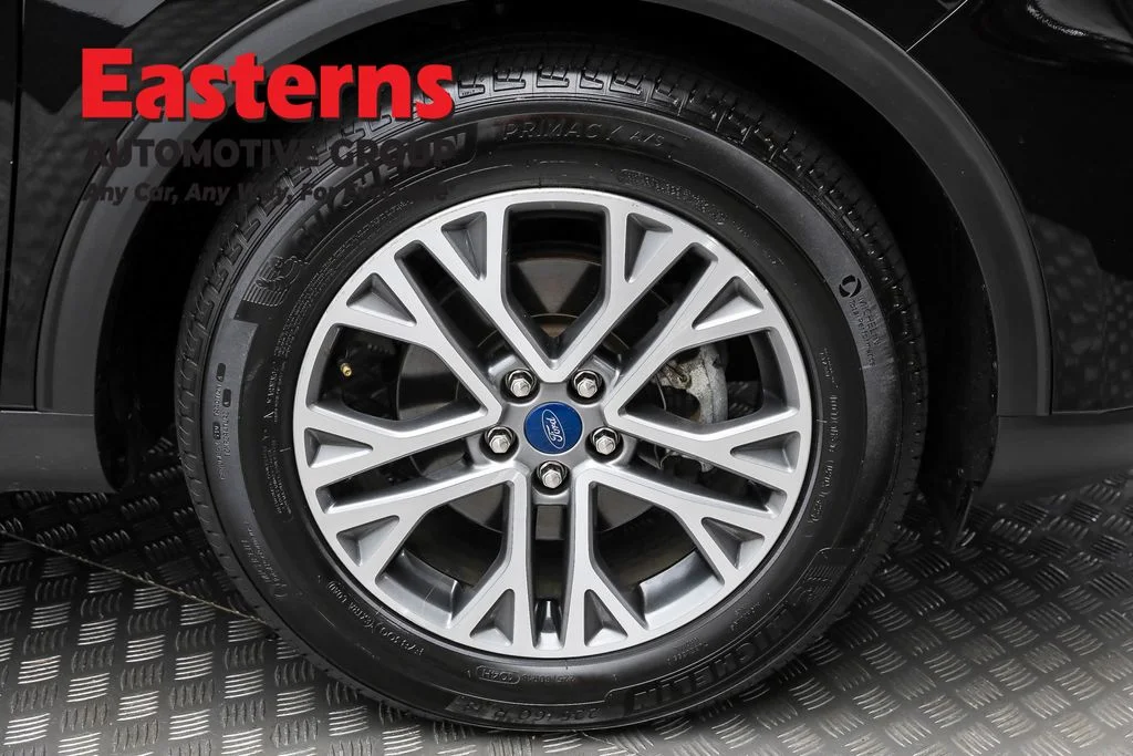 Used 2021 Black Ford SEL image 31