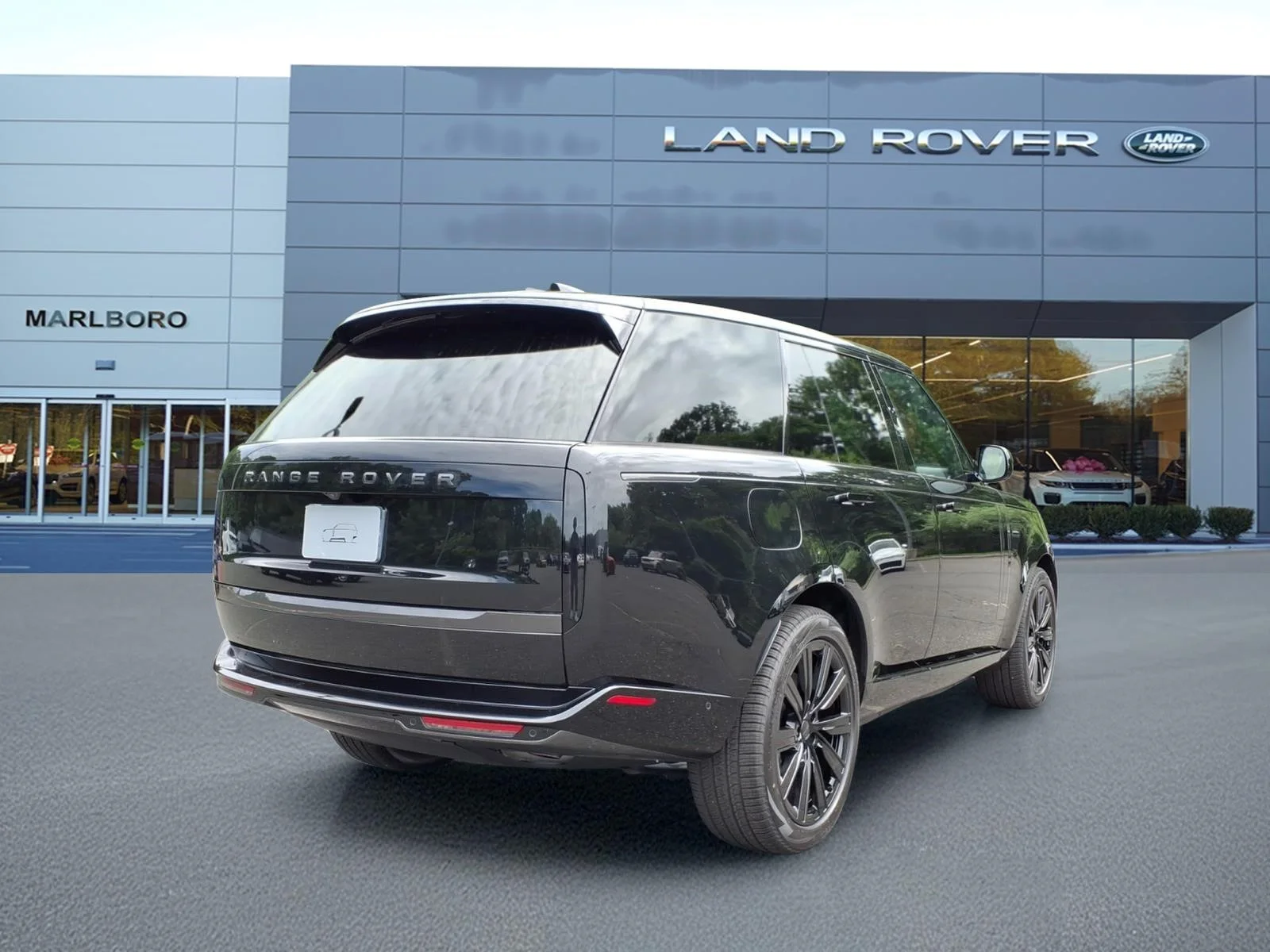 New 2026 Black Land Rover SE image 2