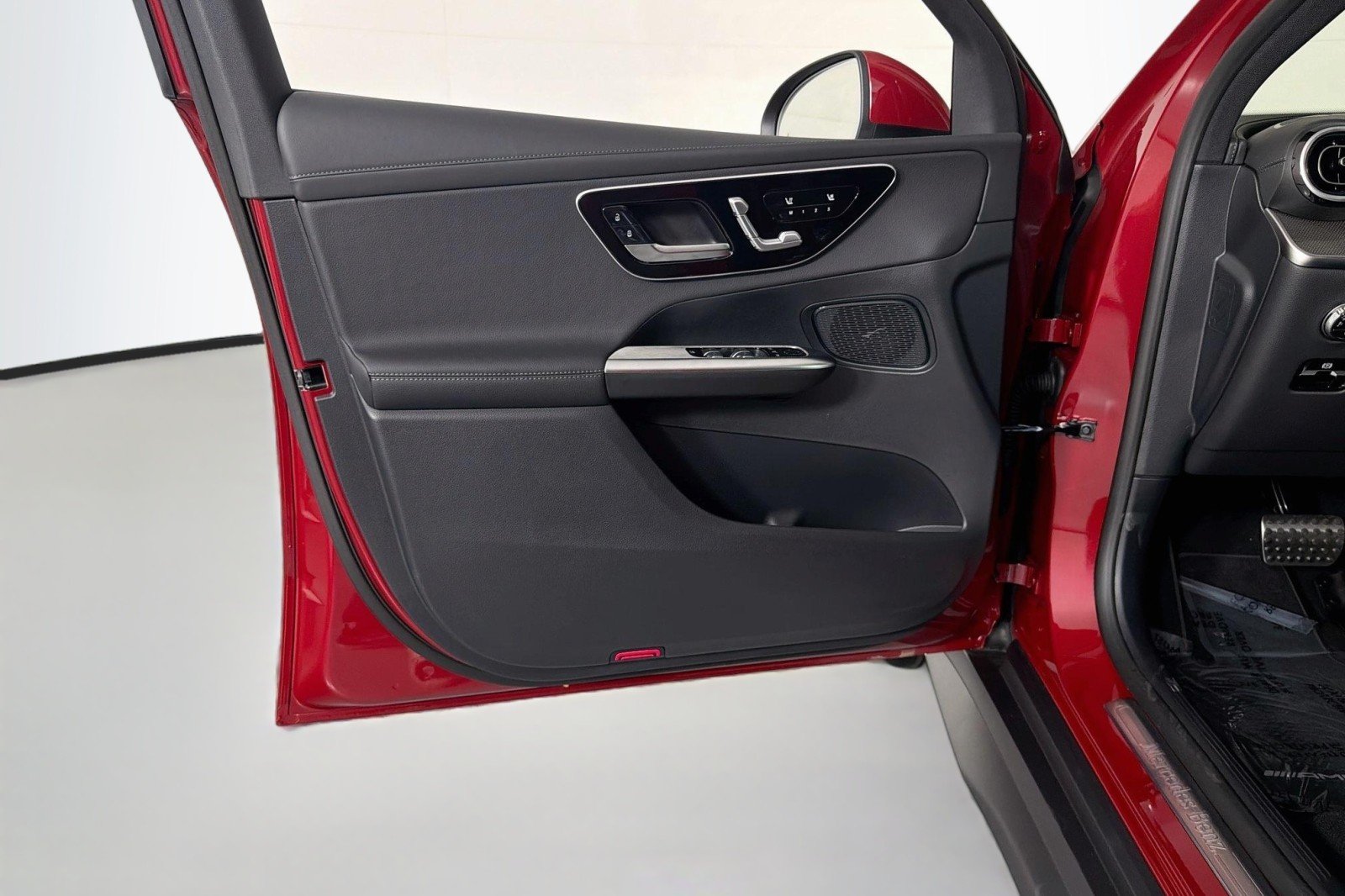 New 2026 MANUFAKTUR Patagonia Red Metallic Mercedes-Benz GLC 300 4MATIC® SUV image 20