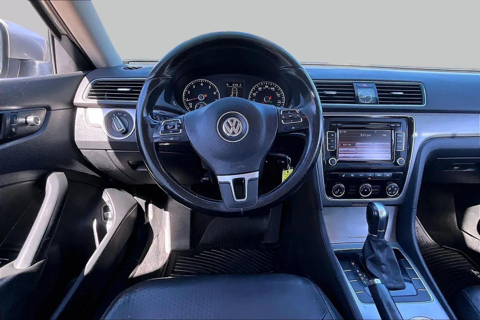 Used 2014 Platinum Gray Metallic Volkswagen SE image 5