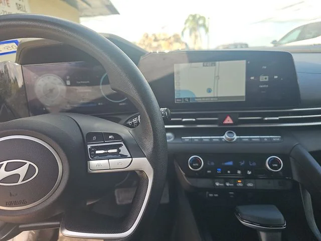 Used 2024  Hyundai SEL image 6