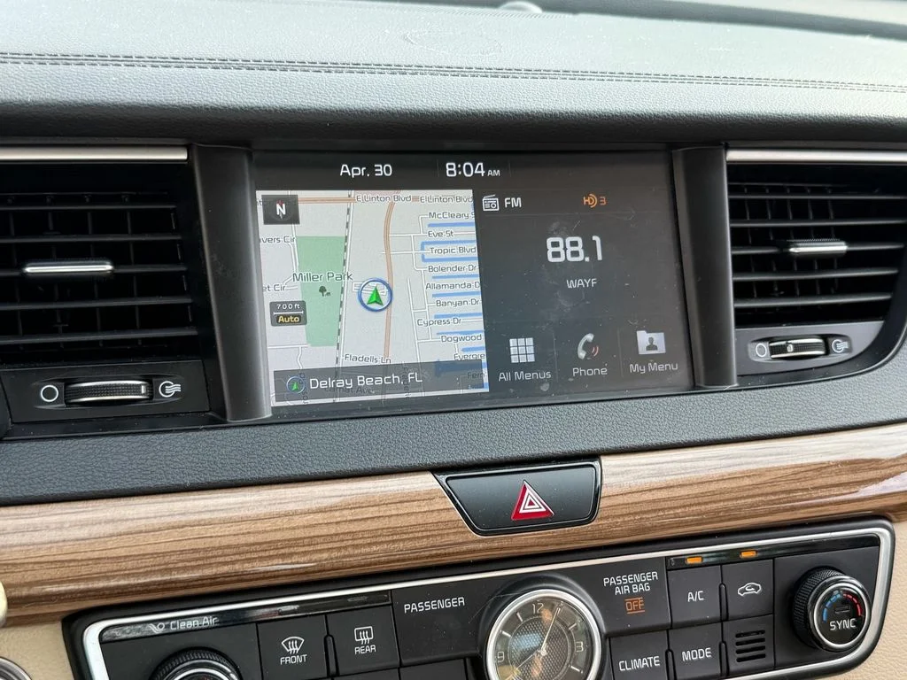 Used 2019 White Kia Technology image 21