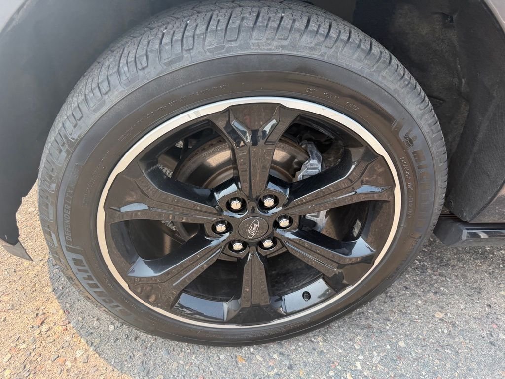 Used 2023  Ford Limited image 19