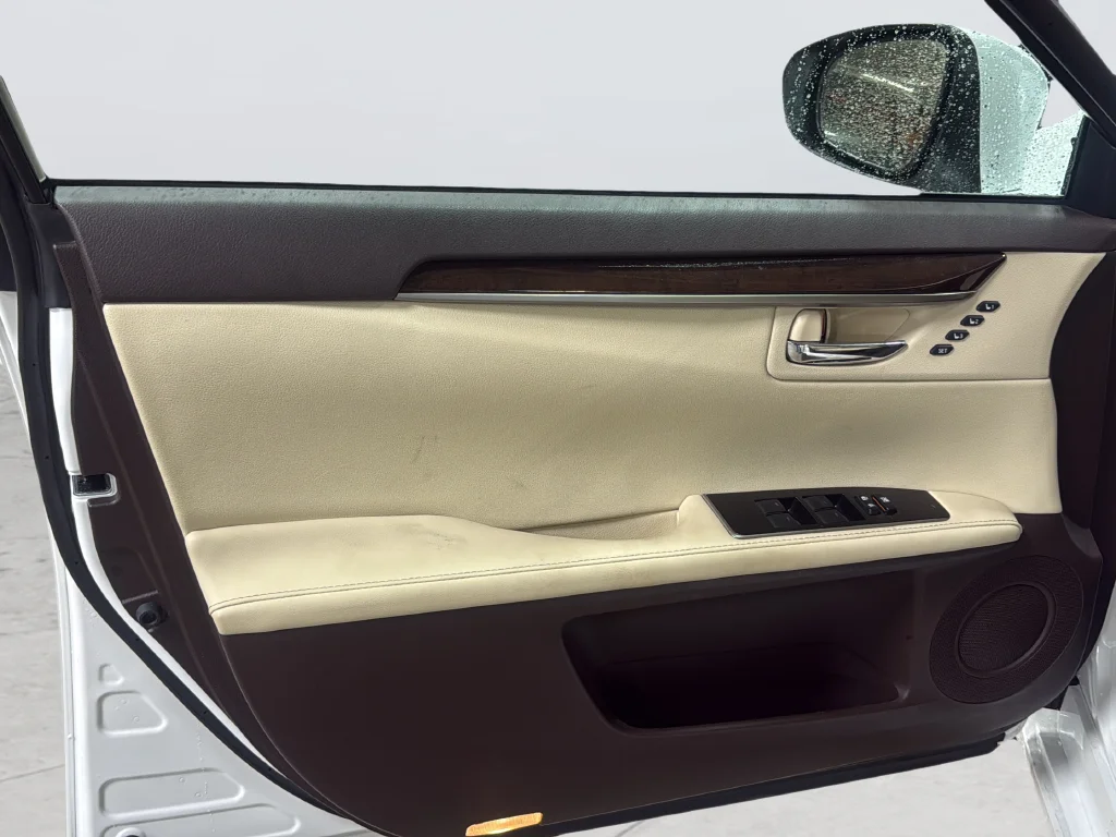 Used 2017 White Lexus 350 image 32