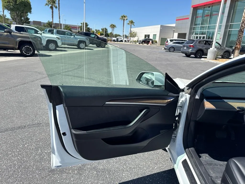 Used 2023 White Tesla Base image 10