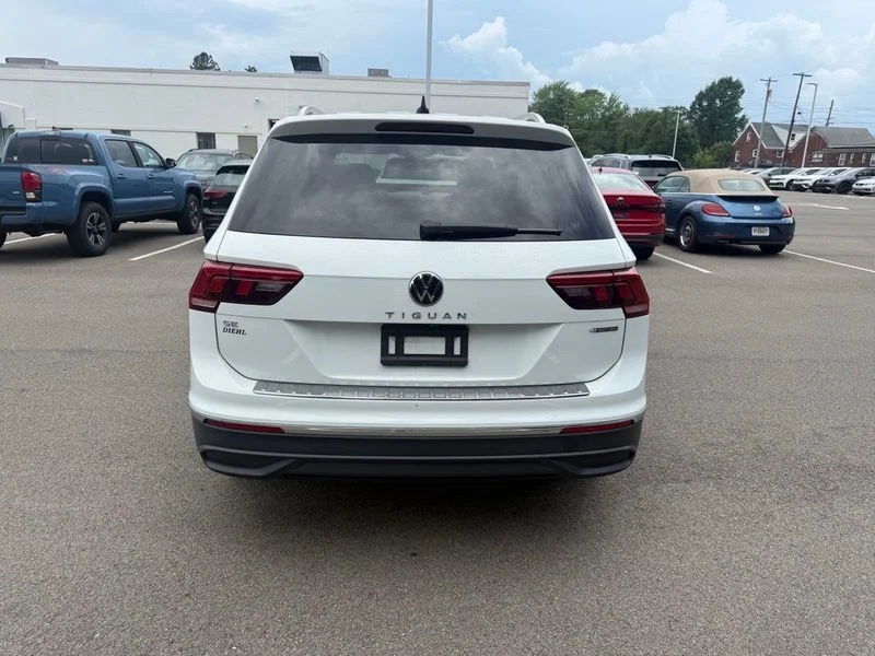 Certified Used 2024  Volkswagen 2.0T SE image 8