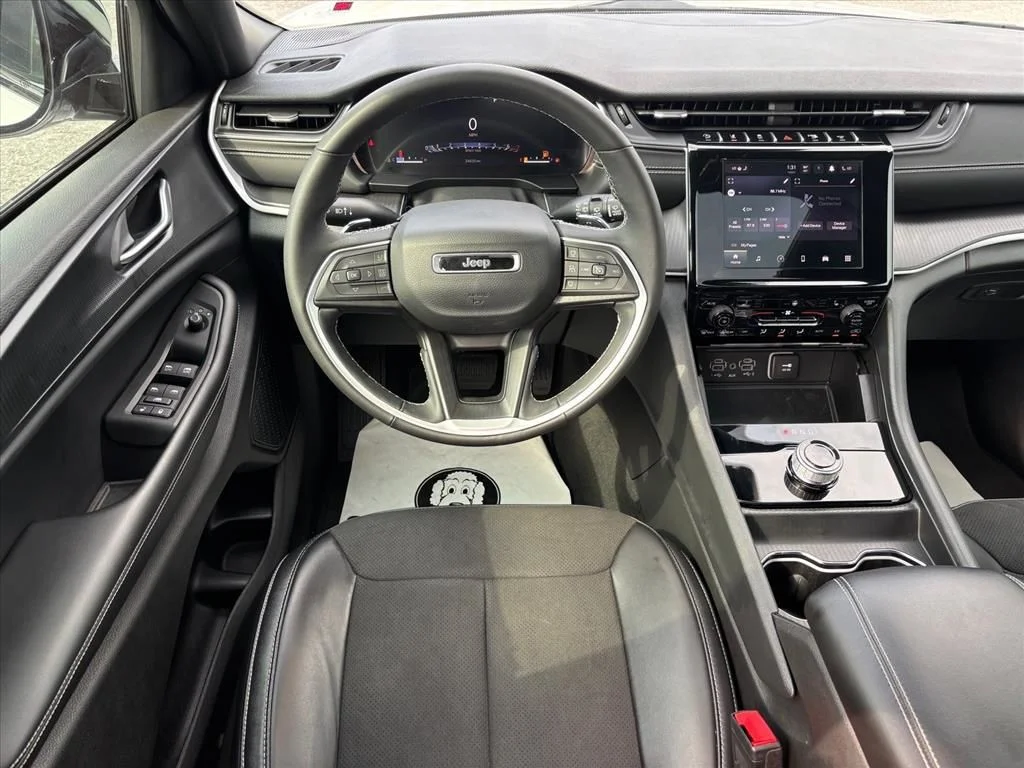 Used 2023 White Jeep Altitude X image 3