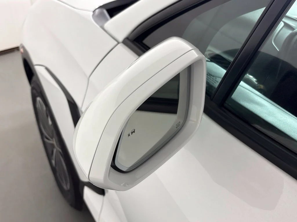 Used 2024 Summit White Chevrolet LT image 16