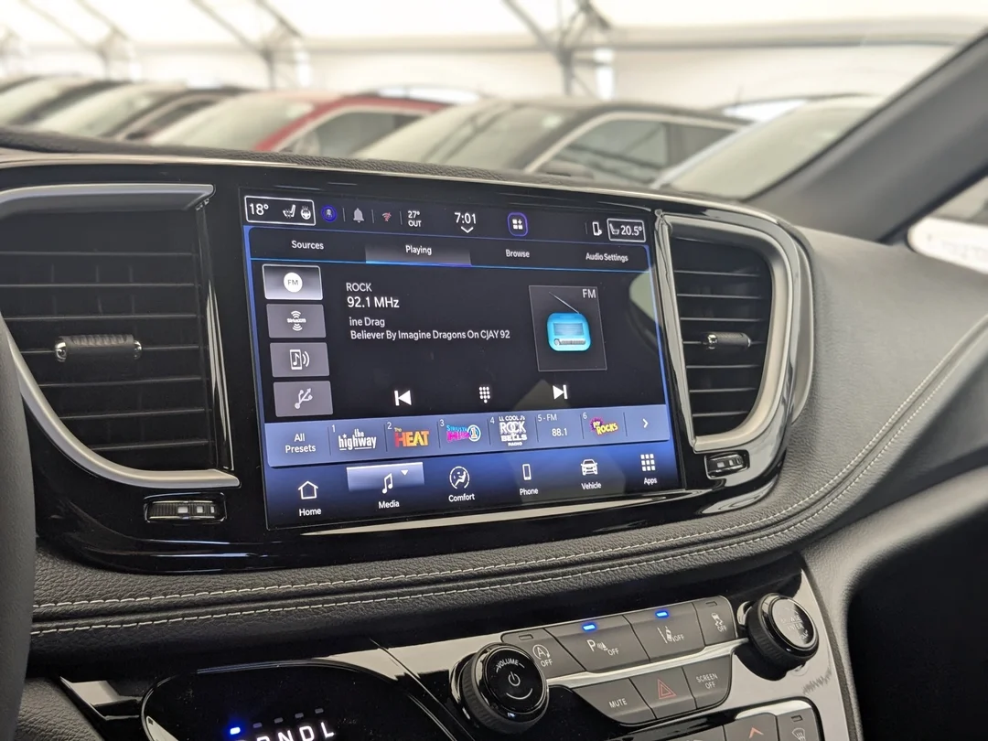 New 2027 White Chrysler Select - - FWD - Stow n Go Seating - Remote Start - Adaptive Cruise w/Stop&Go & More! image 22