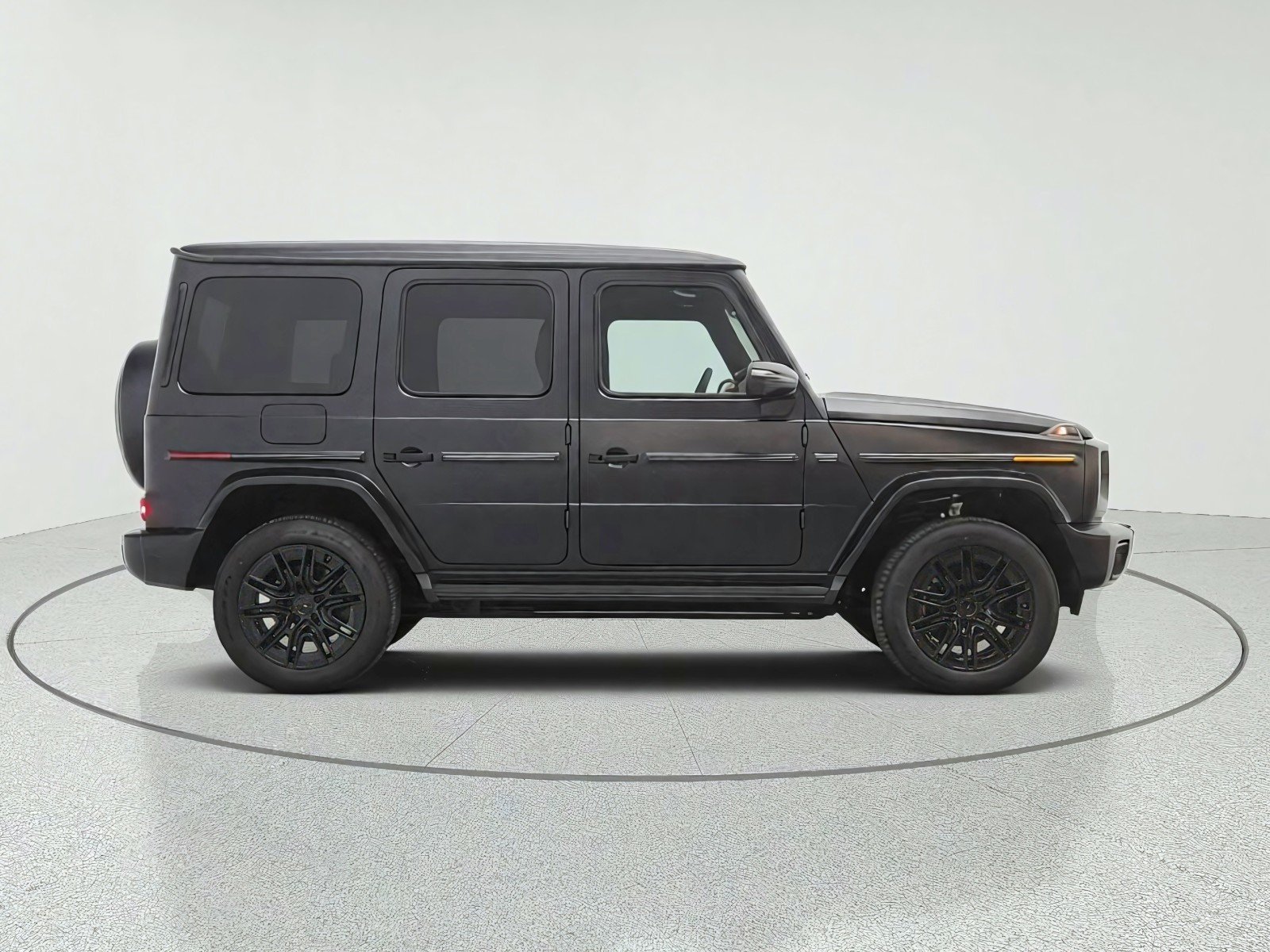 New 2027 MANUFAKTUR Night Black Magno Mercedes-Benz G 580e SUV image 4