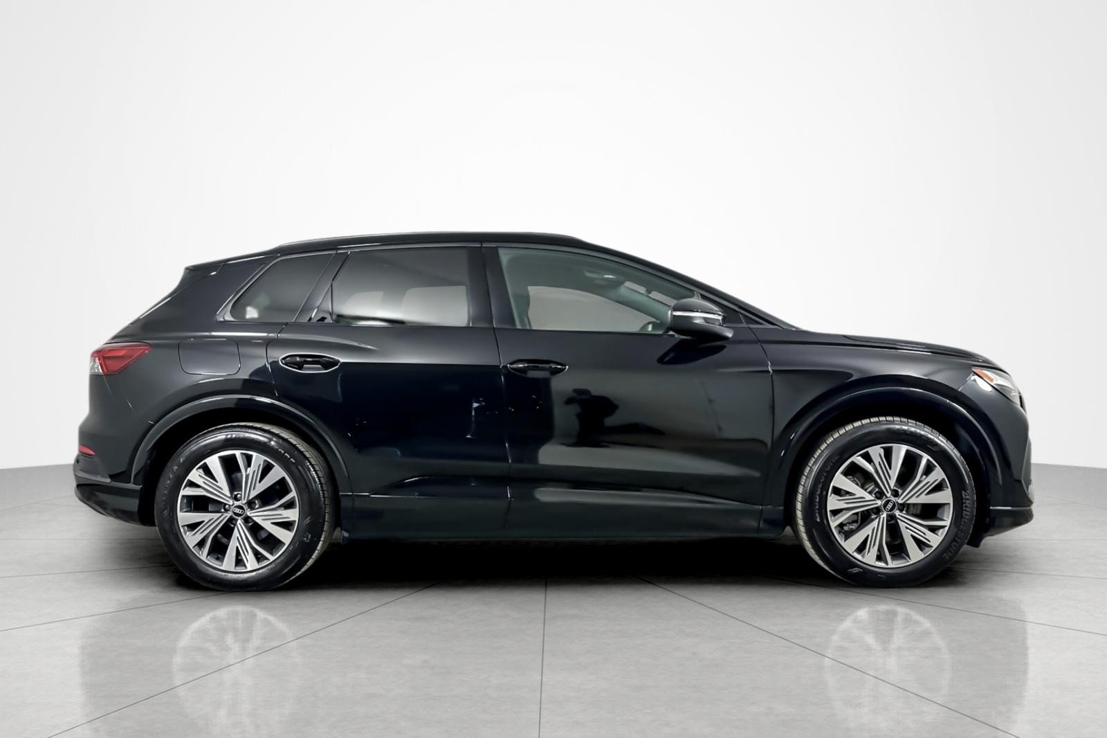 Used 2025 Mythos Black Metallic Audi Premium 45 RWD image 6