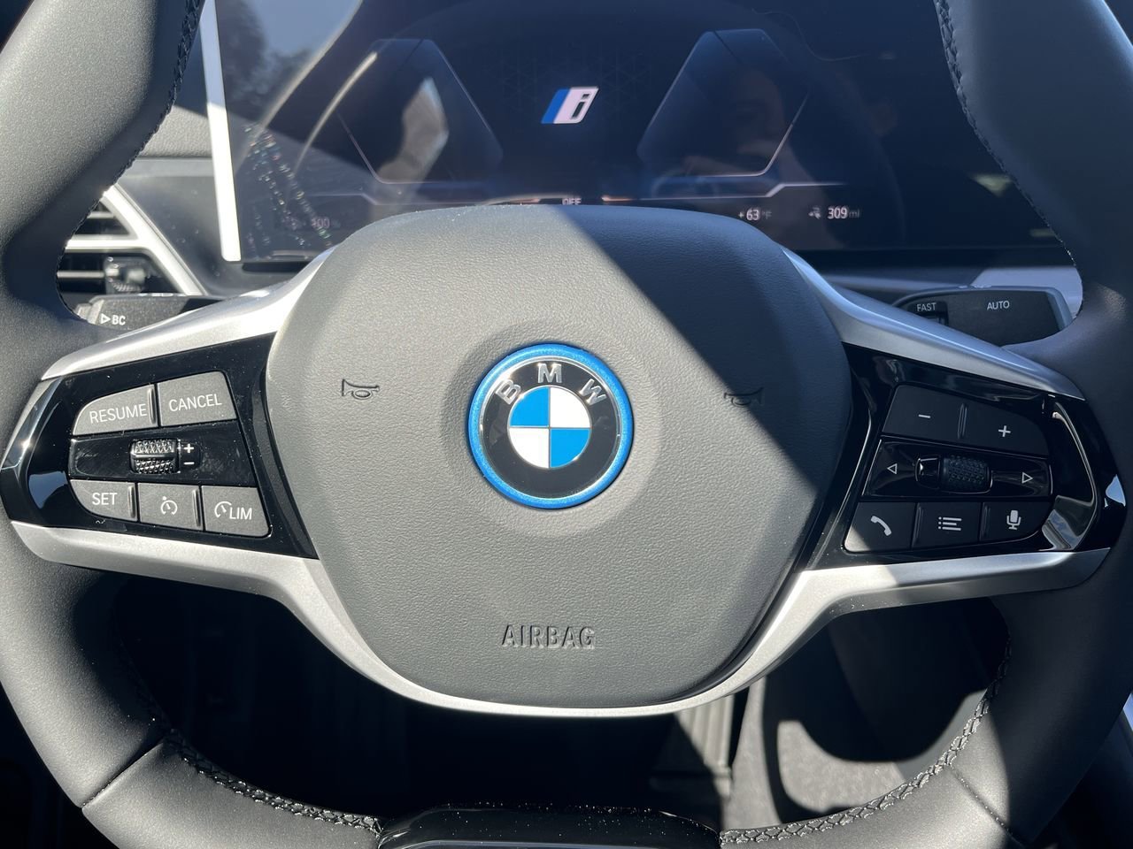 2025 BMW i4 40 - Photo 21