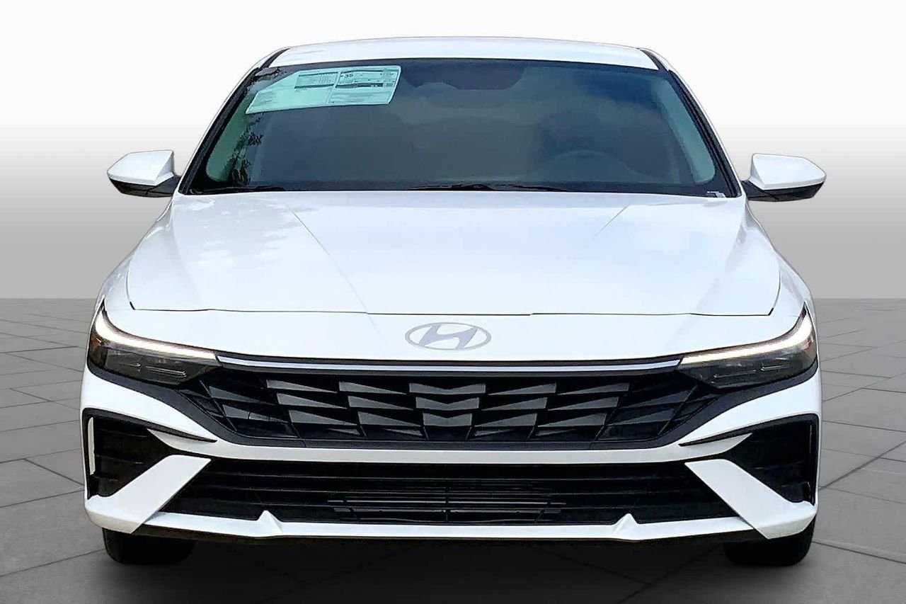 New 2026 Serenity White Hyundai SE image 3