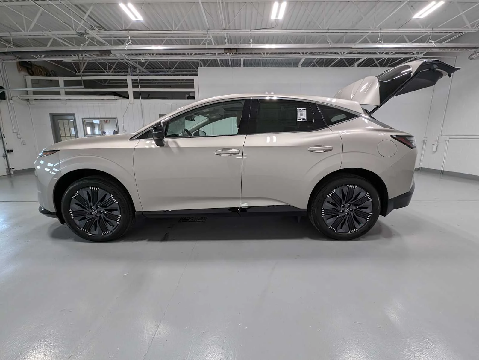 Used 2026 Champagne Silver Metallic Nissan Platinum image 12