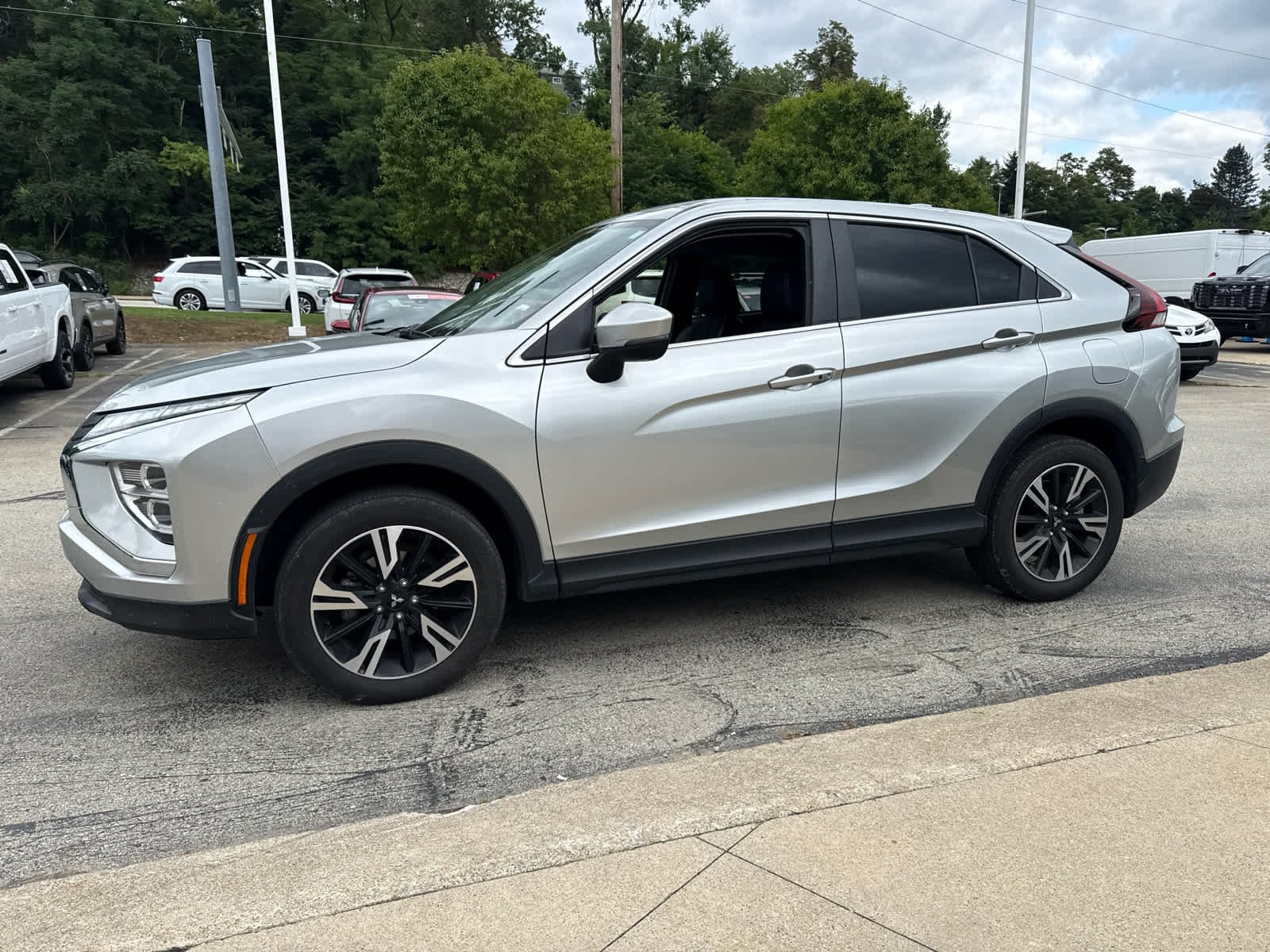Used 2024 Alloy Silver Metallic Mitsubishi SE image 4