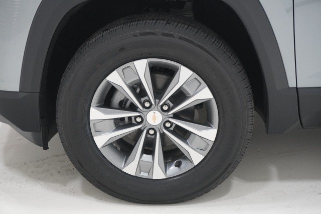 2027 Chevrolet Equinox LT - Photo 11