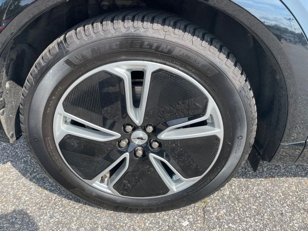 Used 2023 Vapor Blue Ford Premium image 4