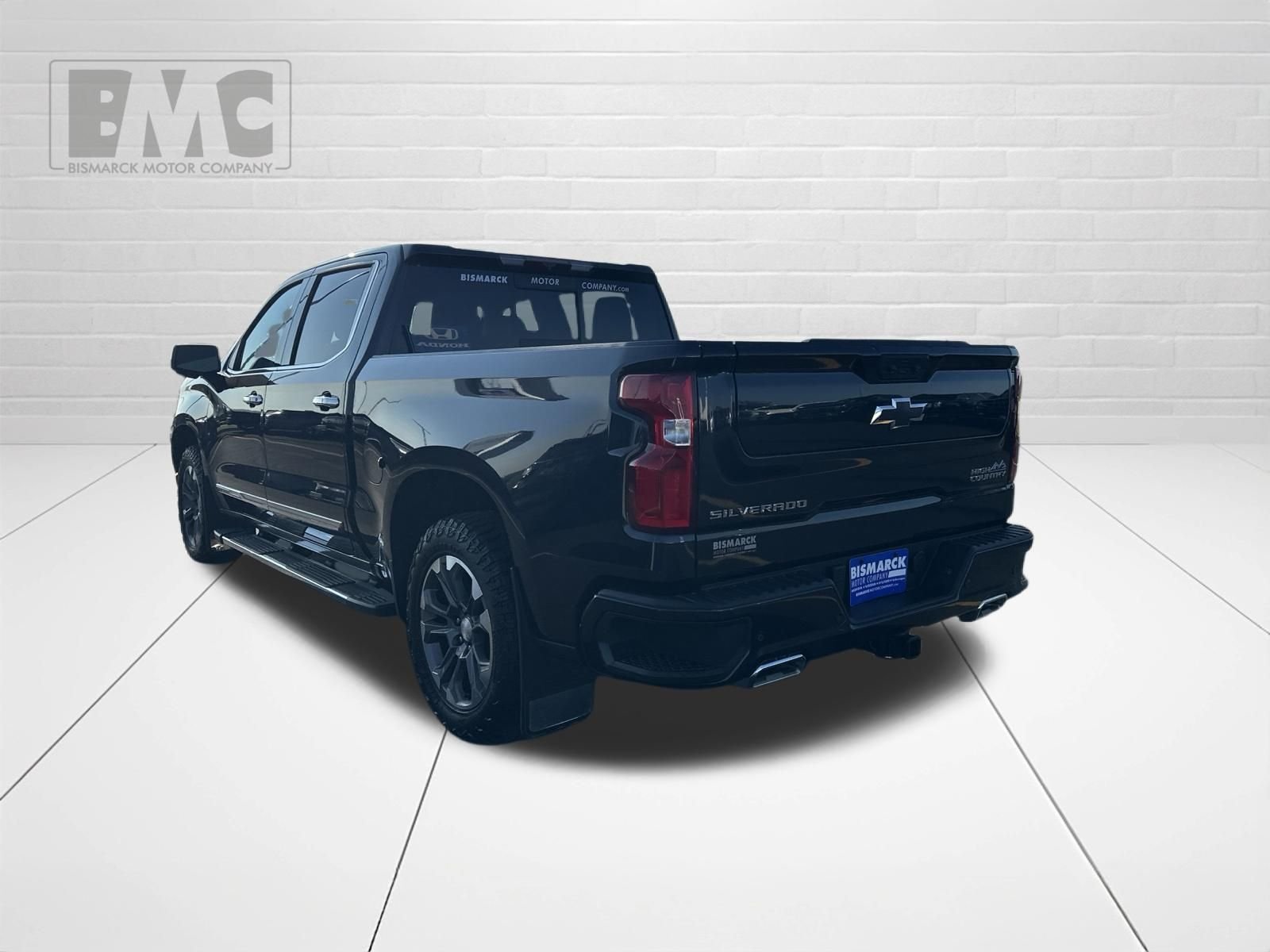 Used 2022 Gray Chevrolet High Country image 4