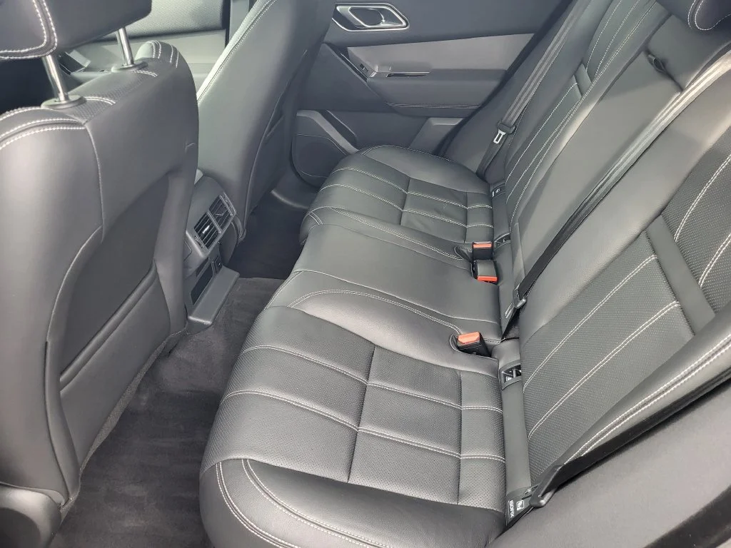 Used 2023  Land Rover S image 21