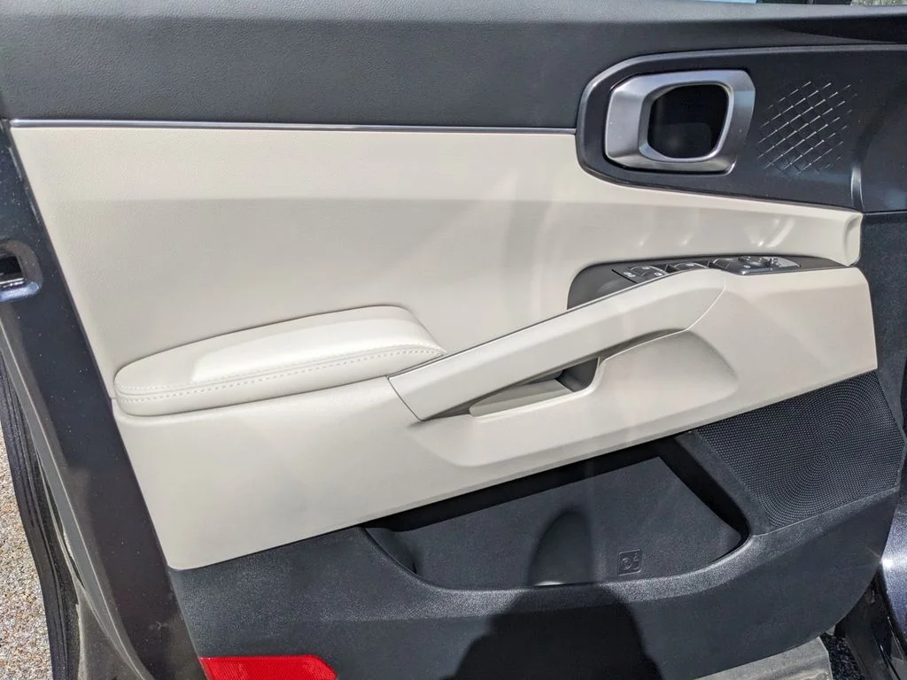 2025 Kia Sorento S - Photo 23