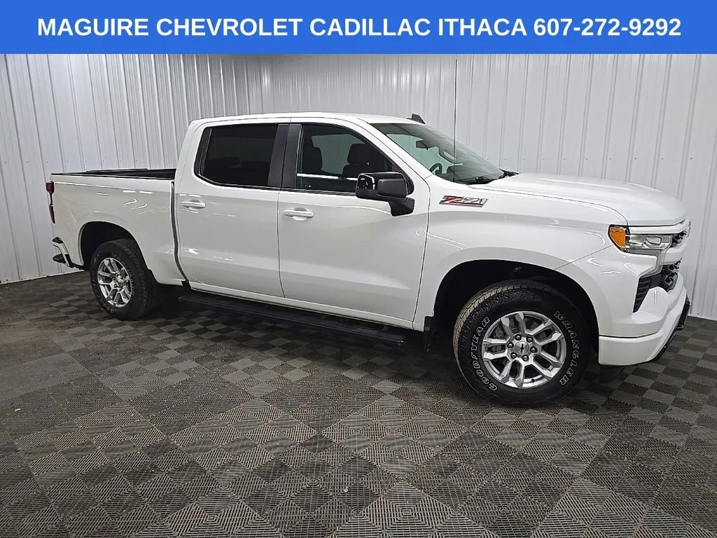 Used 2022 Summit White Chevrolet RST image 1