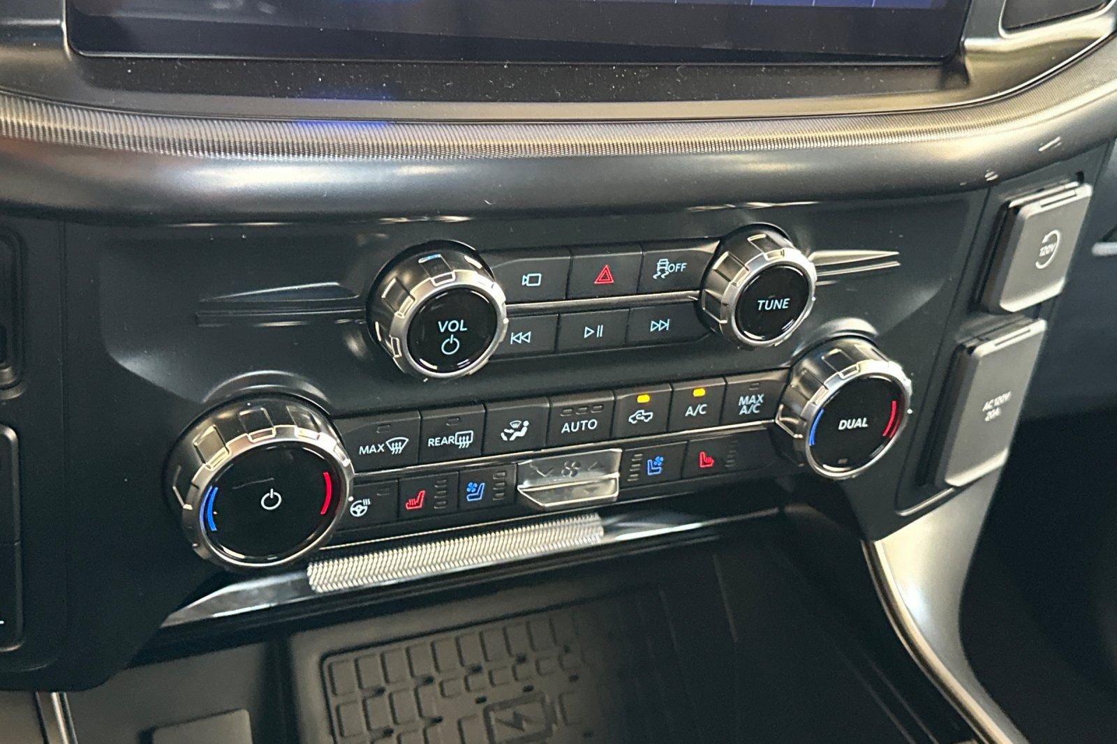 New 2026 White Ford Lariat image 19