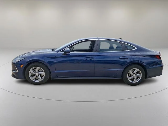 Used 2020 Blue Hyundai SE image 6