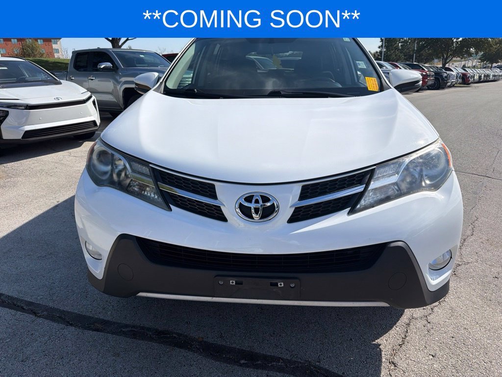 Used 2015 White Toyota XLE image 2