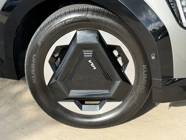 Used 2024 Kia EV9 Land with VIN KNDADFS58R6028725 for sale in Leander, TX