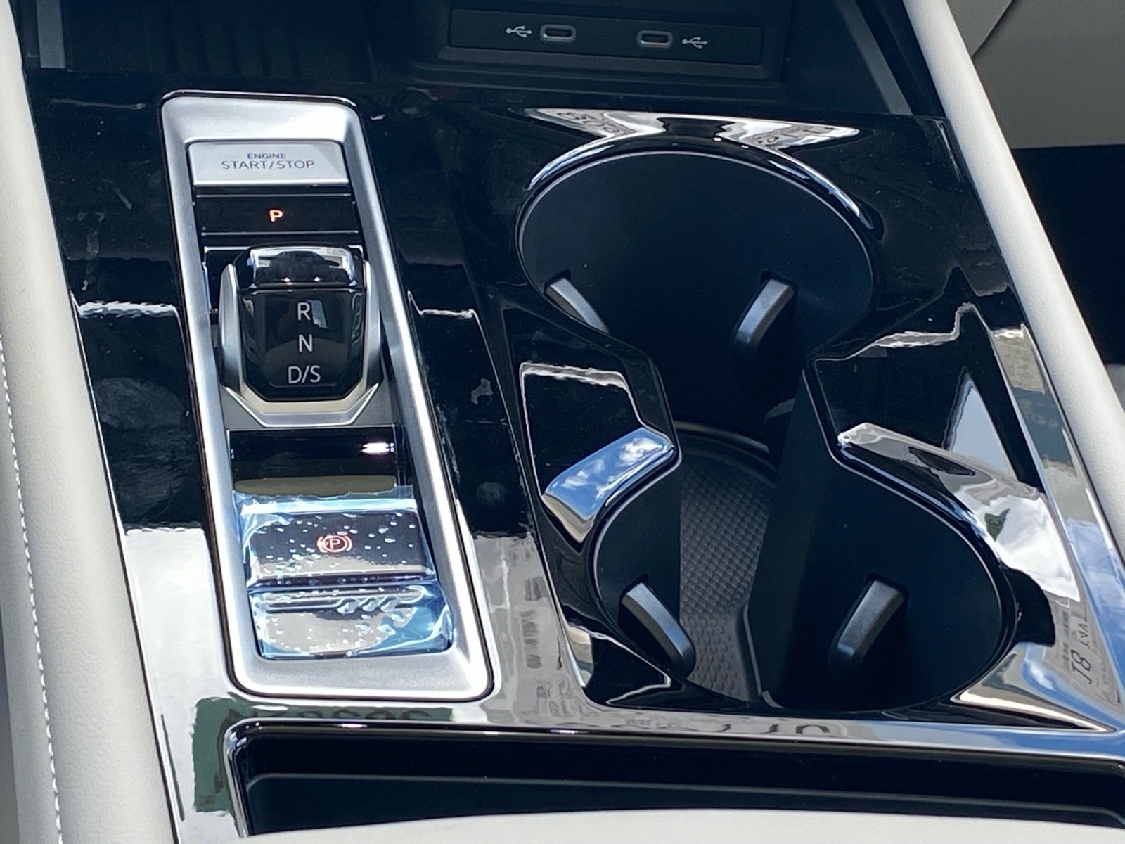 New 2026 Black Volkswagen 2.0T SE w/Technology image 7