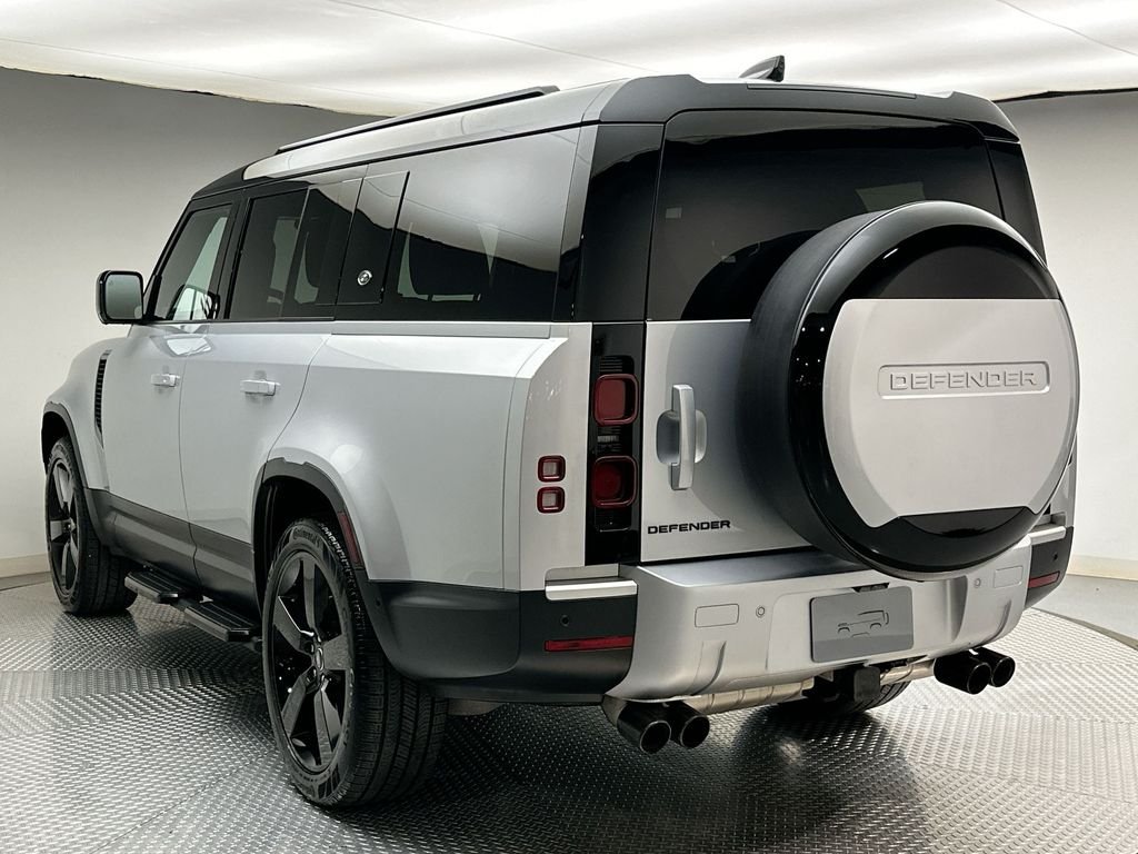 Used 2024 Hakuba Silver Metallic Land Rover S image 11