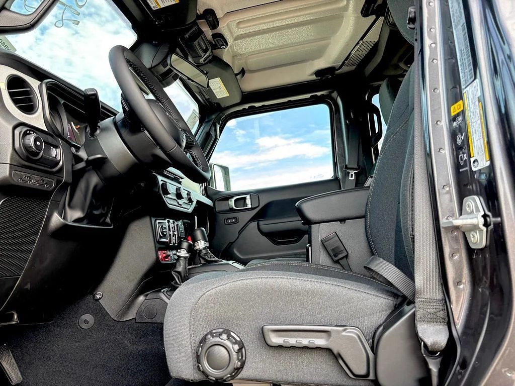 New 2026 Granite Crystal Metallic Clear Coat Jeep 4-Door Willys 4x4 image 6
