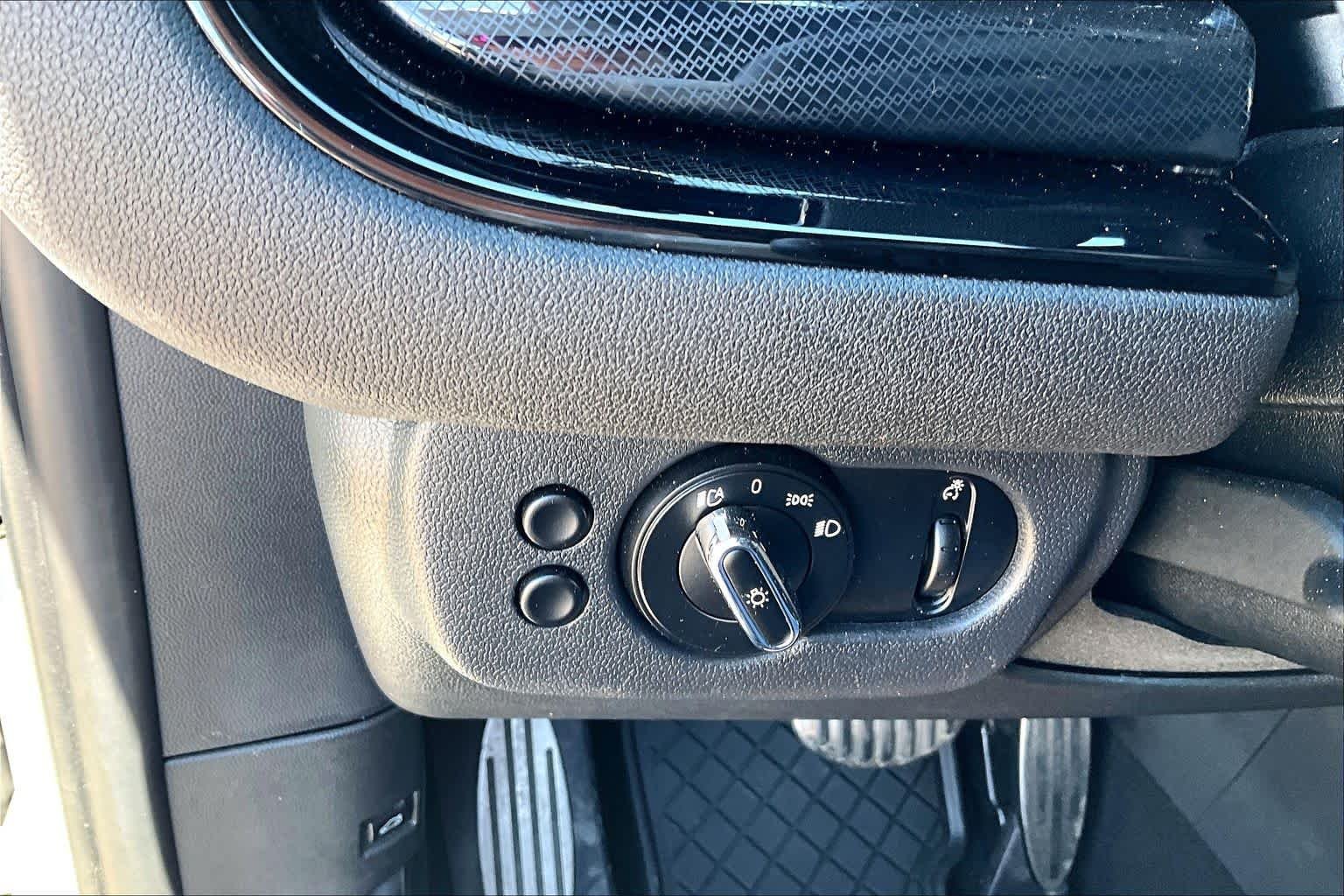 Used 2020 White Silver Metallic MINI John Cooper Works image 31