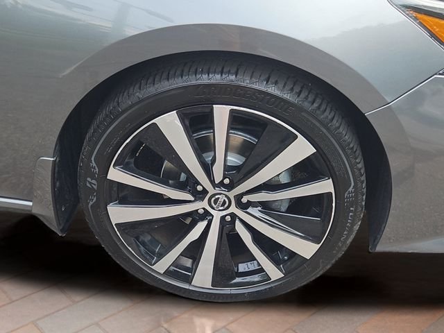 Certified Used 2022 Gray Nissan 2.5 SR image 18