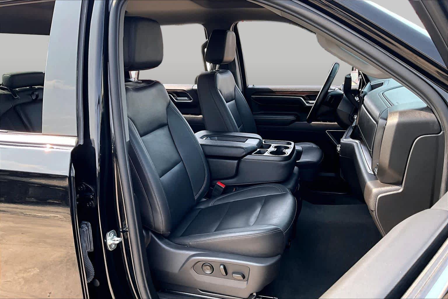 Used 2025 Onyx Black GMC SLT image 9