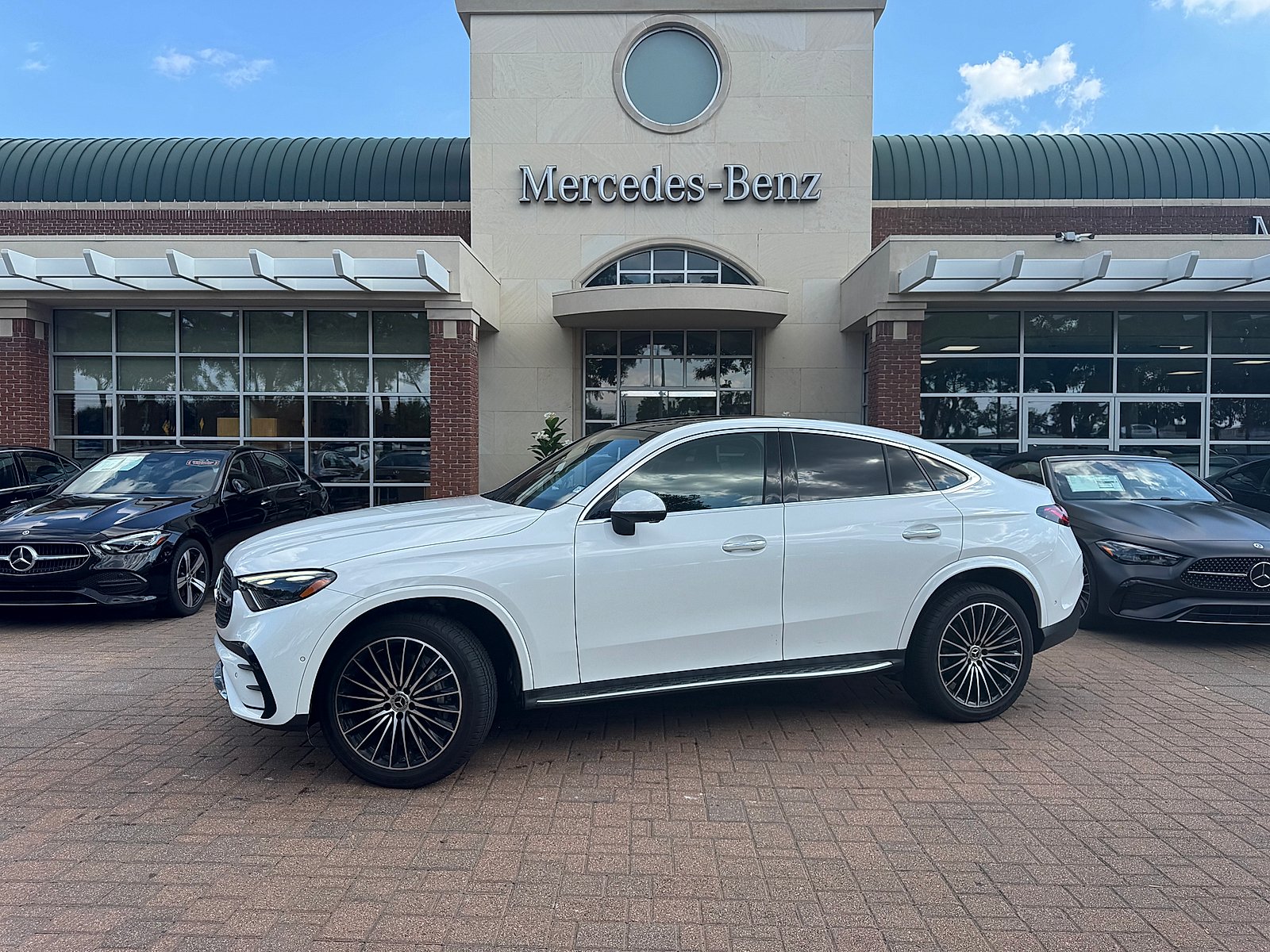 Certified Used 2024 MANUFAKTUR Moonlight White Metallic Mercedes-Benz 4MATIC® image 1