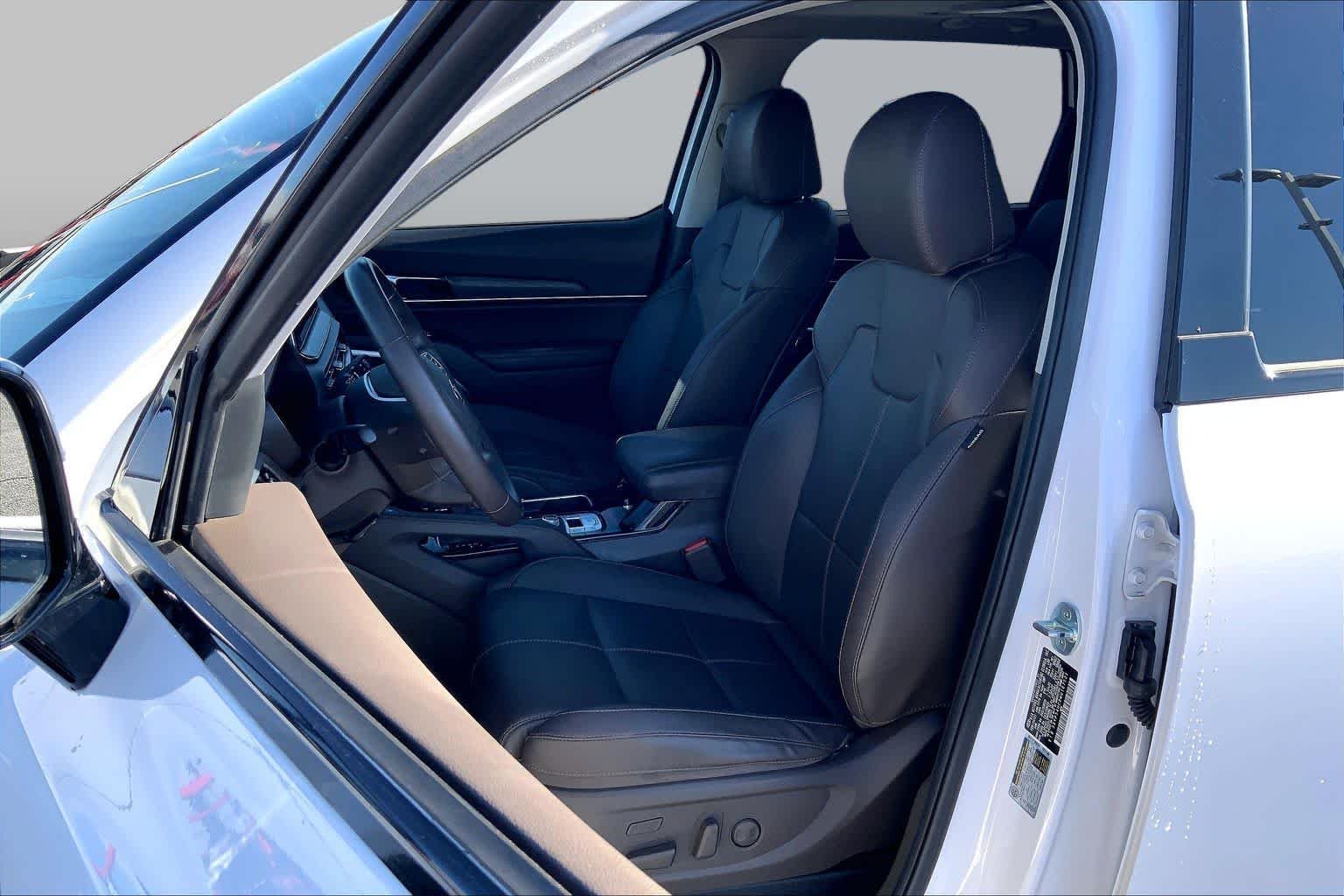 Used 2021 Glacial White Pearl Kia SX image 8