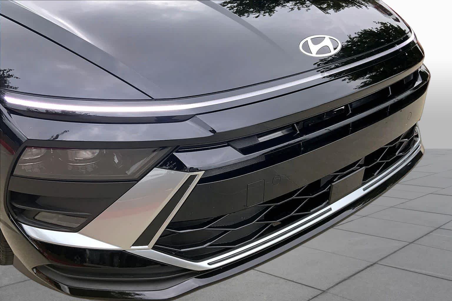 Used 2025 Abyss Black Hyundai SE image 31