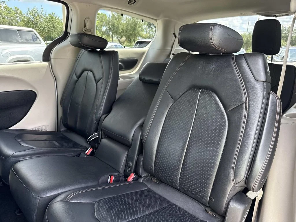 Used 2018 White Chrysler Touring L image 13