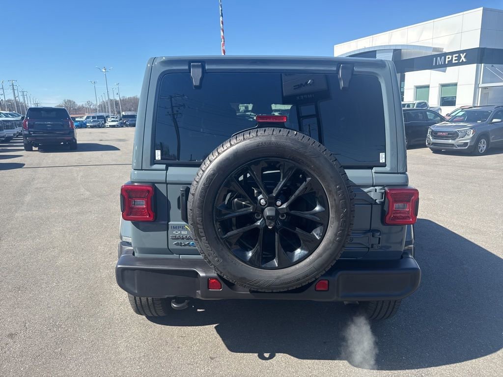 View vehicle photo 4