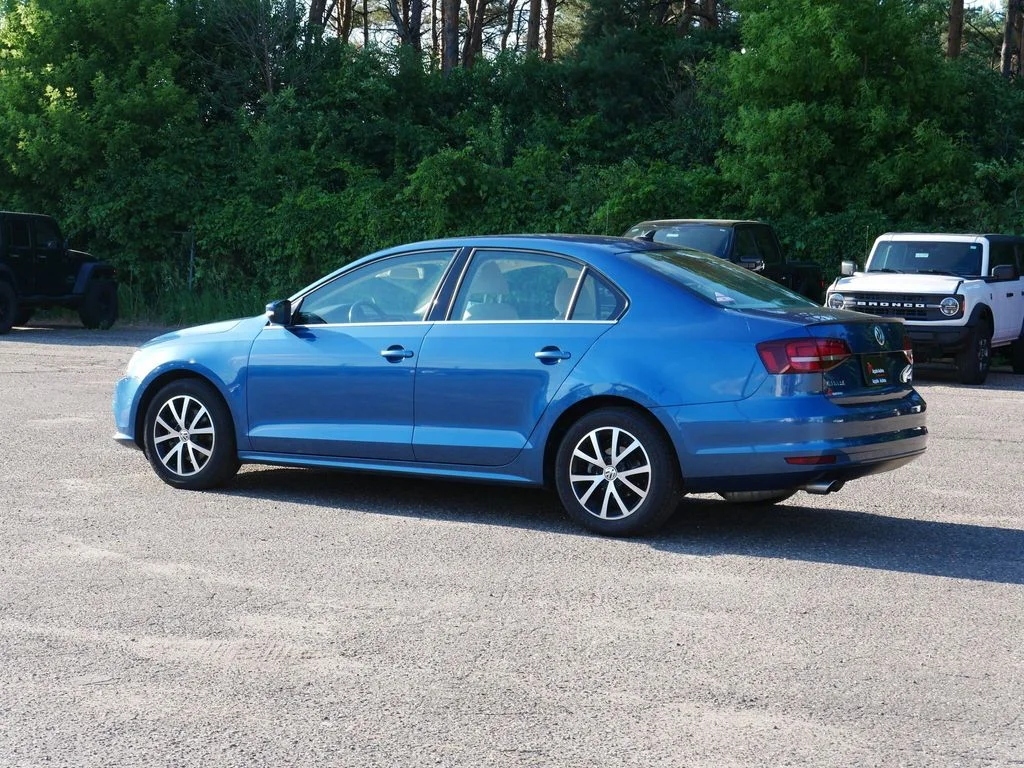 Used 2017 Blue Volkswagen 1.4T SE image 4