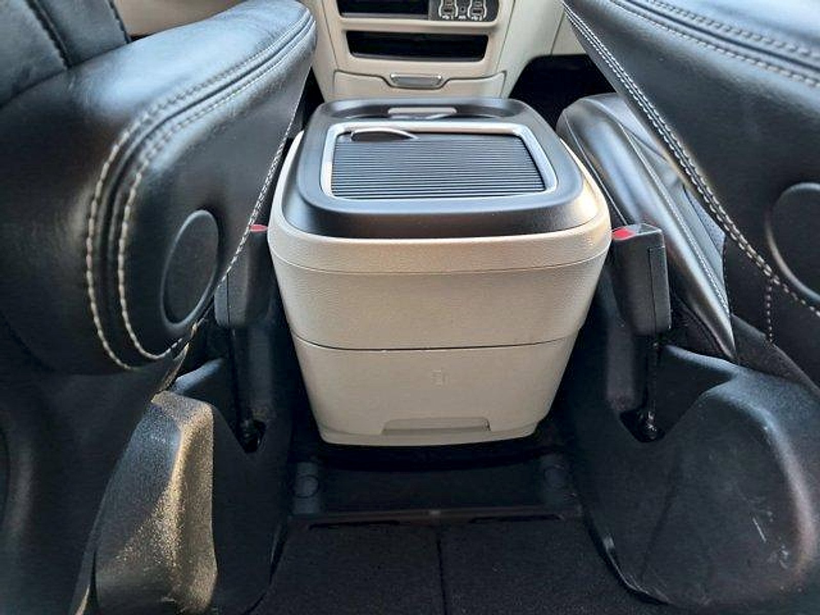 Used 2023 Bright White Clearcoat Chrysler Touring L image 20